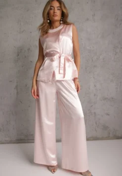 Różowy Wiskozowy Komplet Elegancki z Satynowego Materiału Bluzka w Stylu Kimono i Szerokie Spodnie Adraxera