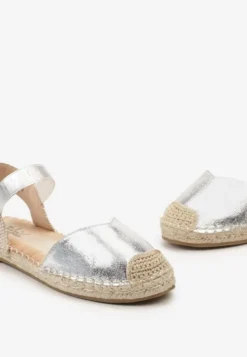 Srebrne Espadryle z Odkrytą Piętą Ozdobione Plecionką Nrtemisia