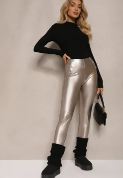 Srebrne Legginsy High Waist z Imitacji Skóry z Gumką w Pasie Ozdobione Guzikami Sinairis
