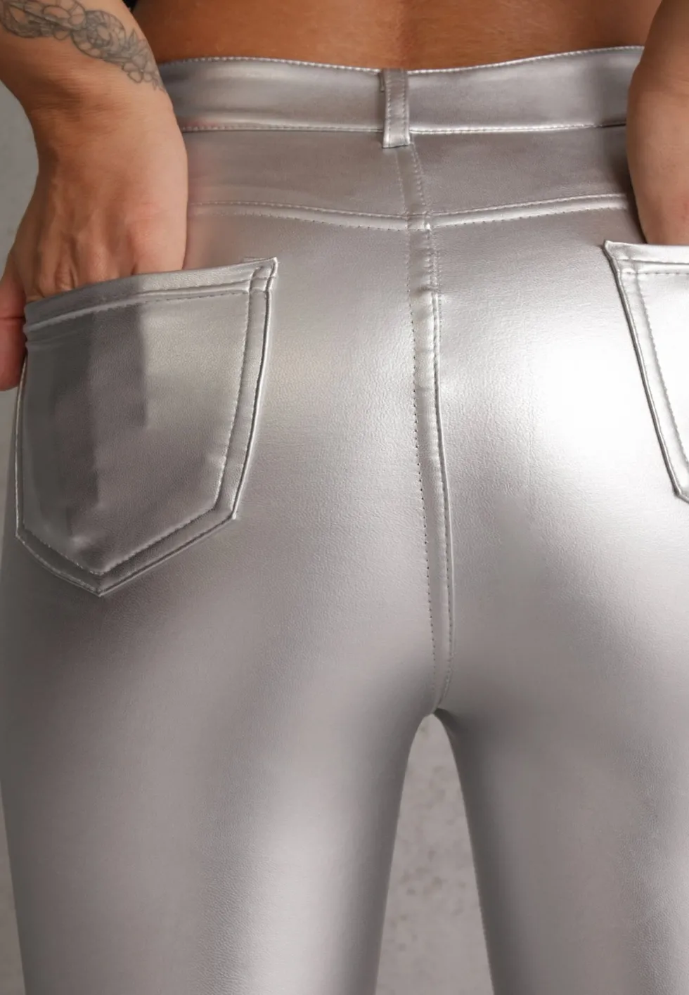 Srebrne Spodnie o Kroju Skinny z Imitacji Skóry Zorlemi