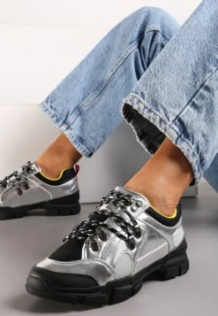 Srebrne Sznurowane Sneakersy na Płaskiej Podeszwie z Metalicznymi Wstawkami i Cyrkoniami Ciedra