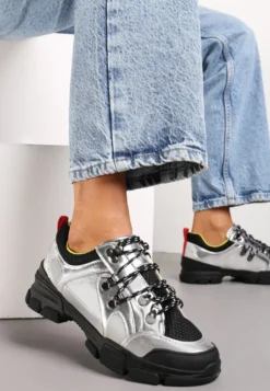 Srebrne Sznurowane Sneakersy na Płaskiej Podeszwie z Metalicznymi Wstawkami i Cyrkoniami Ciedra