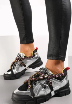 Srebrne Sznurowane Sneakersy na Płaskiej Podeszwie z Metalicznymi Wstawkami i Cyrkoniami Ciedra