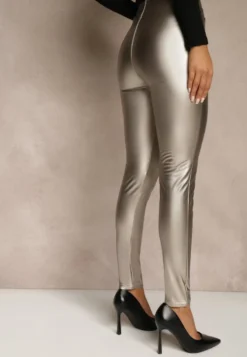 Szampańskie Legginsy High Waist z Imitacji Skóry z Gumką w Pasie Ozdobione Guzikami Sinairis