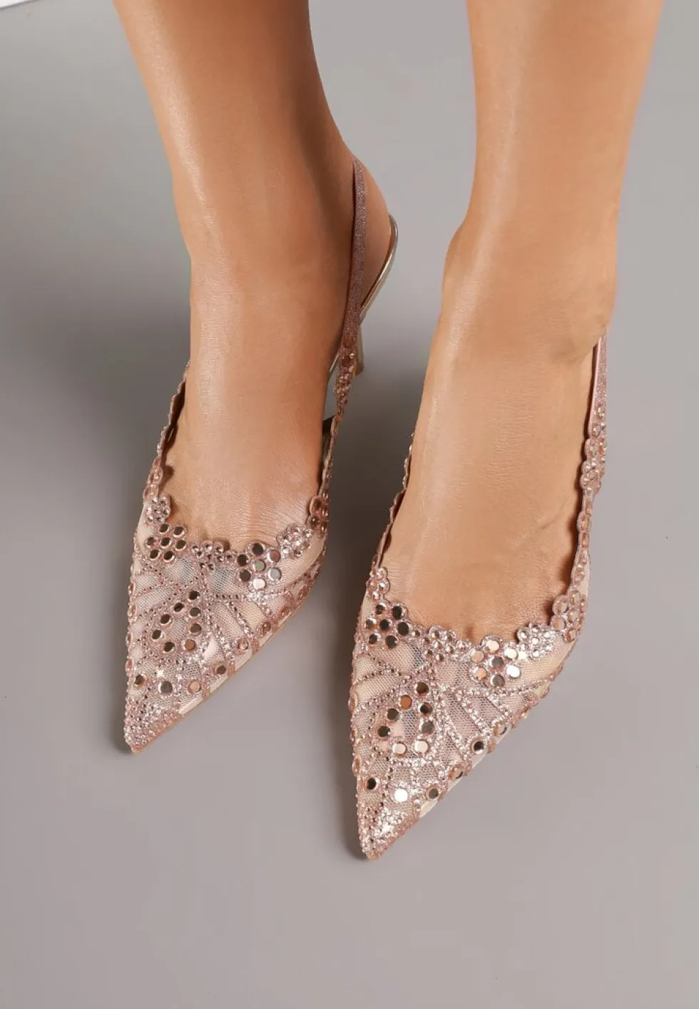 Szampańskie Sandały na Szpilce Slingback z Ażurową Cholewką Latilena