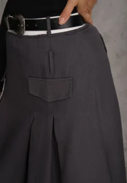 Szara Spódnica High Waist z Plisami Wykończona Imitacją Kieszeni i Paskiem Evilenes