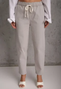 Szare Jeansy z Bawełny Mom Fit HIgh Waist z Wiązaniem w Pasie Origonia