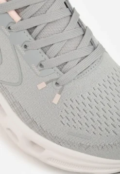Szare Siateczkowe Buty Sportowe na Podeszwie z Otworami Quilvia