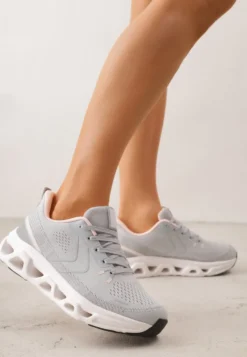 Szare Siateczkowe Buty Sportowe na Podeszwie z Otworami Quilvia