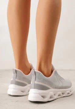 Szare Siateczkowe Buty Sportowe na Podeszwie z Otworami Quilvia