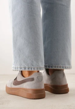 Szare Sneakersy Kultowe Tenisówki z Zamszu Naturalnego ze Skórzaną Wkładką Rionae