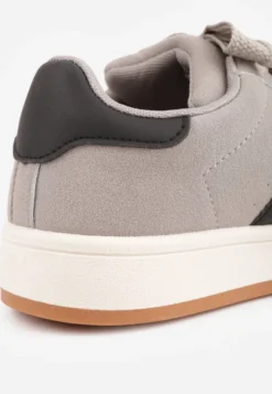 Szare Sneakersy Ozdobione Paskami Dolirenna
