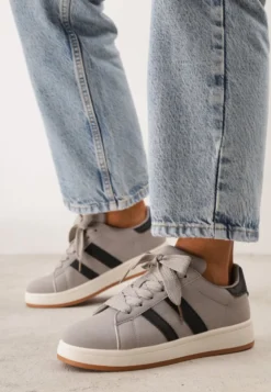 Szare Sneakersy Ozdobione Paskami Dolirenna