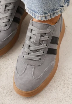 Szare Sneakersy ze Skóry Naturalnej z Geometrycznym Wzorem Zetisius