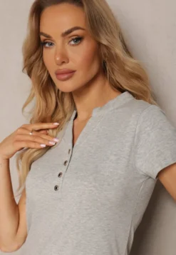 Szary Bawełniany T-shirt z Guzikami przy Dekolcie Wialina