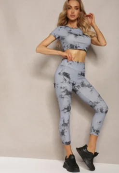 Szary Komplet Sportowy z Printem Tie-Dye z Koszulą Cropped i Legginsami Davenia