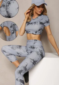 Szary Komplet Sportowy z Printem Tie-Dye z Koszulą Cropped i Legginsami Davenia