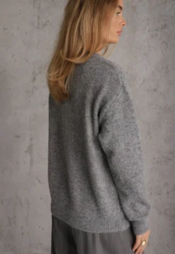 Szary Sweter Zimowy z Wełną Oversize Beliossa