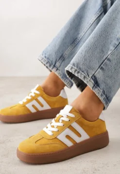 Żółte Sneakersy Skórzane w Stylu Tenisówek z Geometrycznym Wzorem Eshiryla