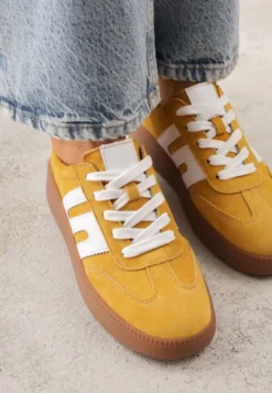 Żółte Sneakersy Skórzane w Stylu Tenisówek z Geometrycznym Wzorem Eshiryla