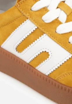 Żółte Sneakersy Skórzane w Stylu Tenisówek z Geometrycznym Wzorem Eshiryla
