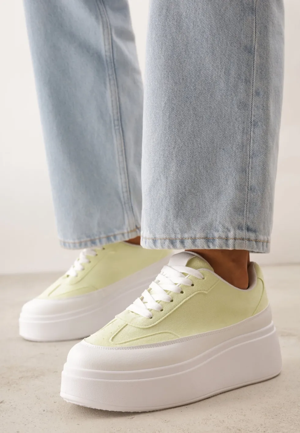 Żółte Sneakersy VICES na Platformie z Ozdobnym Noskiem Attis