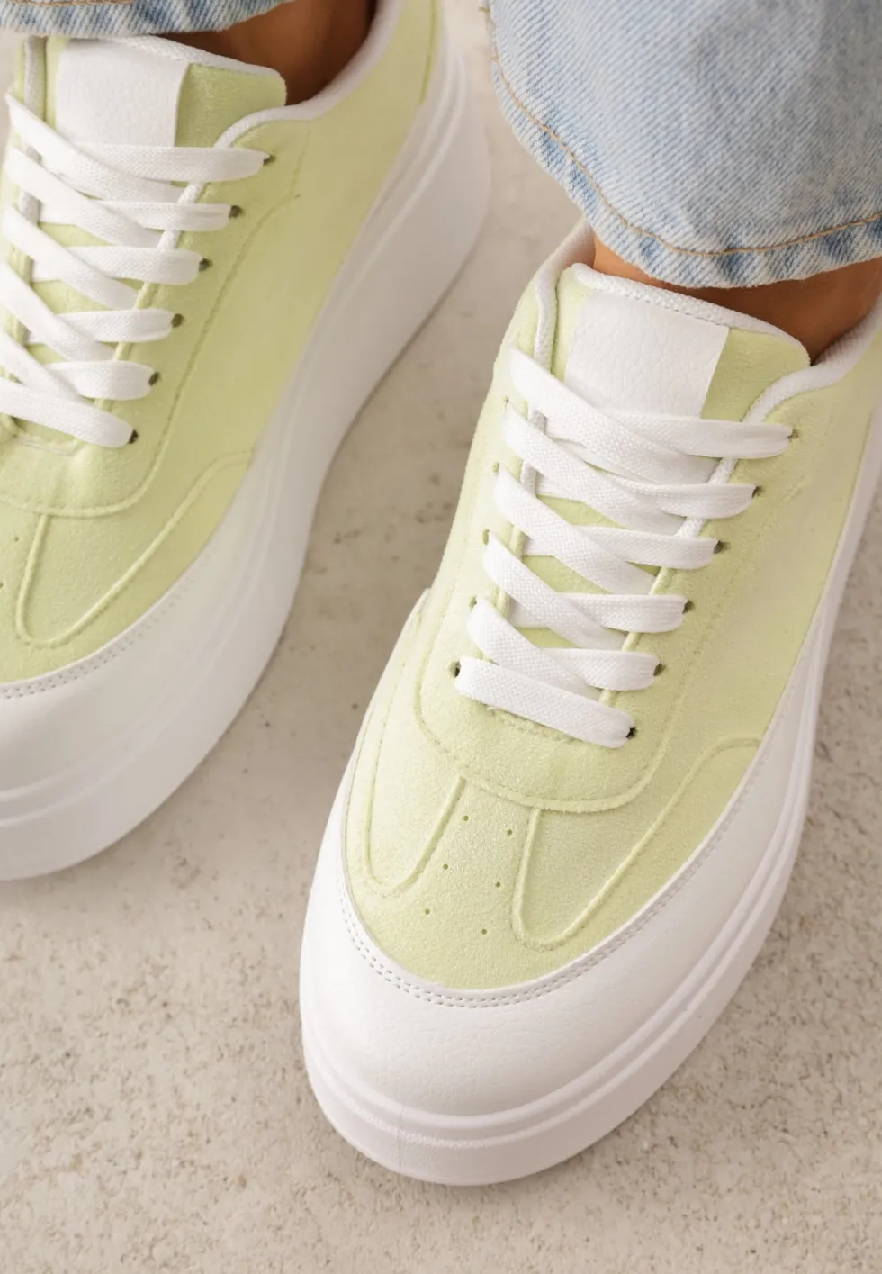 Żółte Sneakersy VICES na Platformie z Ozdobnym Noskiem Attis