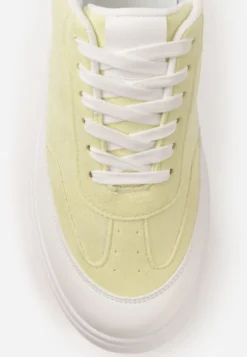 Żółte Sneakersy VICES na Platformie z Ozdobnym Noskiem Attis