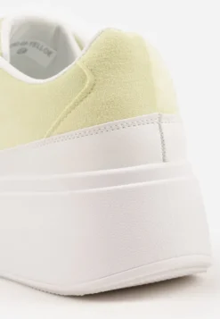 Żółte Sneakersy VICES na Platformie z Ozdobnym Noskiem Attis