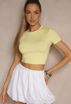 Żółty Dopasowany T-shirt z Wiskozą o Kroju Crop Top Folaviela