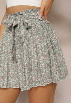 Zielone Plisowane Szorty High Waist z Szerokimi Nogawkami z Paskiem i Gumką w Talii Derefia
