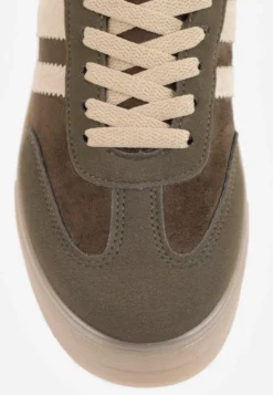 Zielone Sneakersy na Platformie w Stylu Tenisówek Ozdobione Paskami Ladia