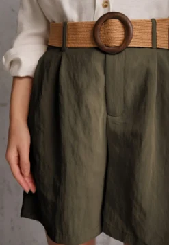 Zielone Szorty Casual z Wiskozą High Waist Ozdobione Paskiem z Plecionki Kailee