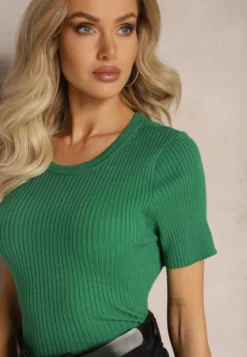 Zielony T-shirt z Prążkowanej Dzianiny o Krótkim Kroju Poutia