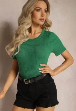 Zielony T-shirt z Prążkowanej Dzianiny o Krótkim Kroju Poutia