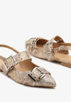 Złote Sandały Typu Slingback z Ozdobnymi Klamrami Tathelis