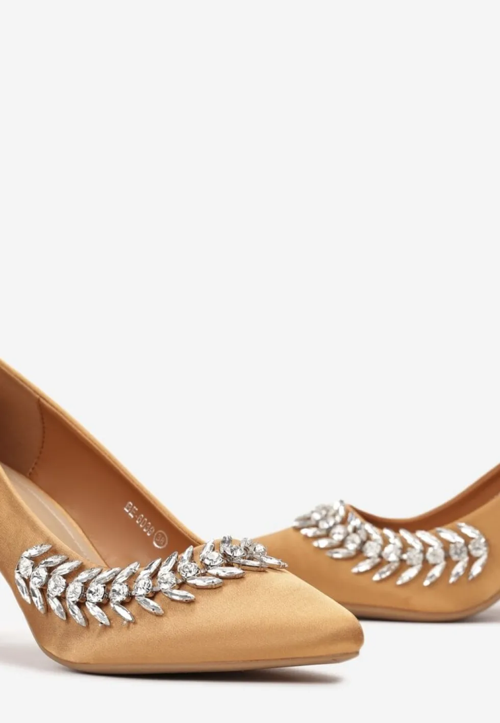 Złote Satynowe Szpilki Ozdobione Kompozycją z Kryształków Nazasa