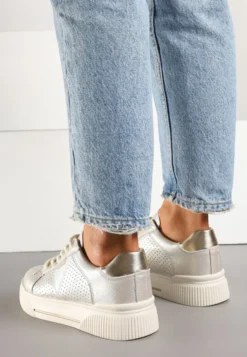 Złote Sneakersy Typu Tenisówki ze Skóry Naturalnej z Ozdobną Perforacją Vivallie