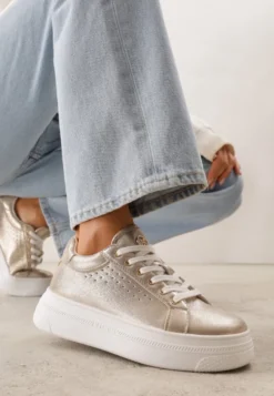 Złote Sneakersy VICES Ozdobione Gwiazdą i Błyszczącą Wstawką Oranatta