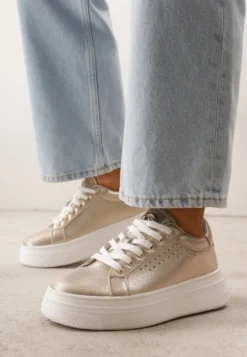 Złote Sneakersy VICES Ozdobione Gwiazdą i Błyszczącą Wstawką Oranatta