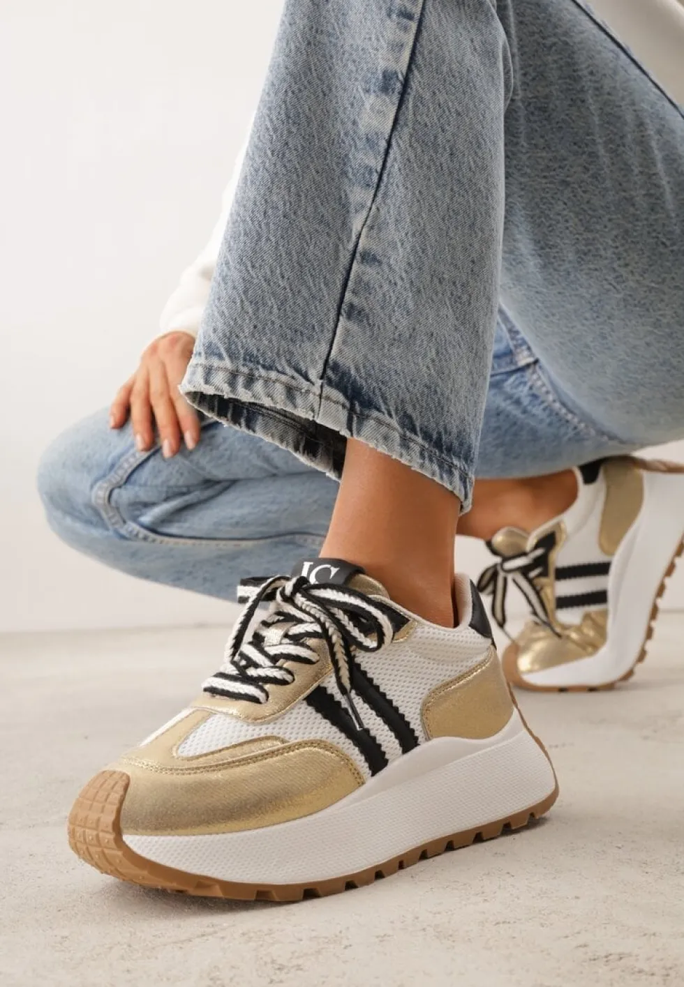 Złote Streetwearowe Sneakersy Chunky VICES na Platformie Ilnatea